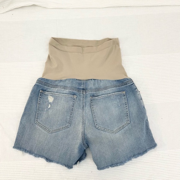A Pea In The Pod Maternity Cut Off Shorts - Picture 11 of 12